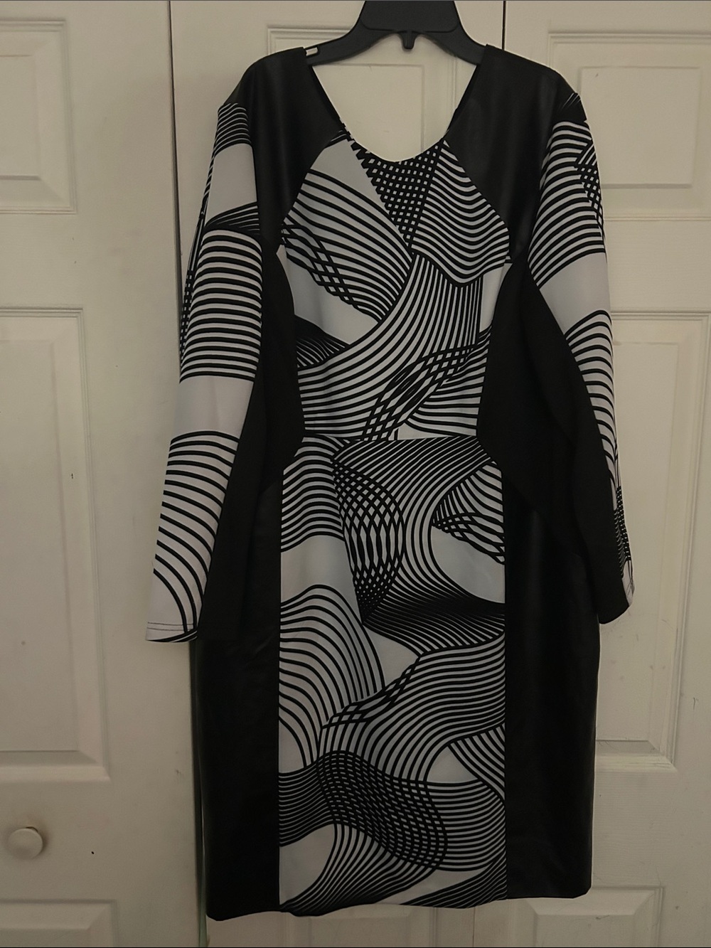 Cato Black and White Long Sleeve Geometric Shift Dress